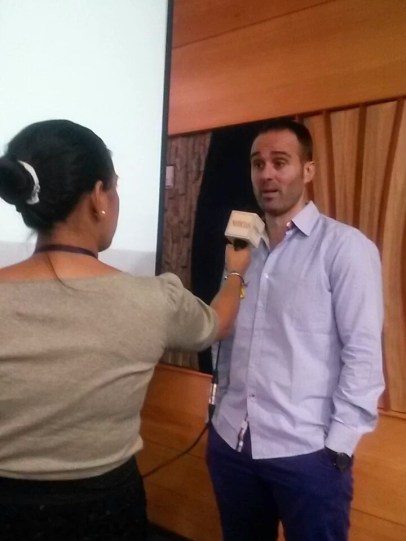foto entrevista universidad central ecuador