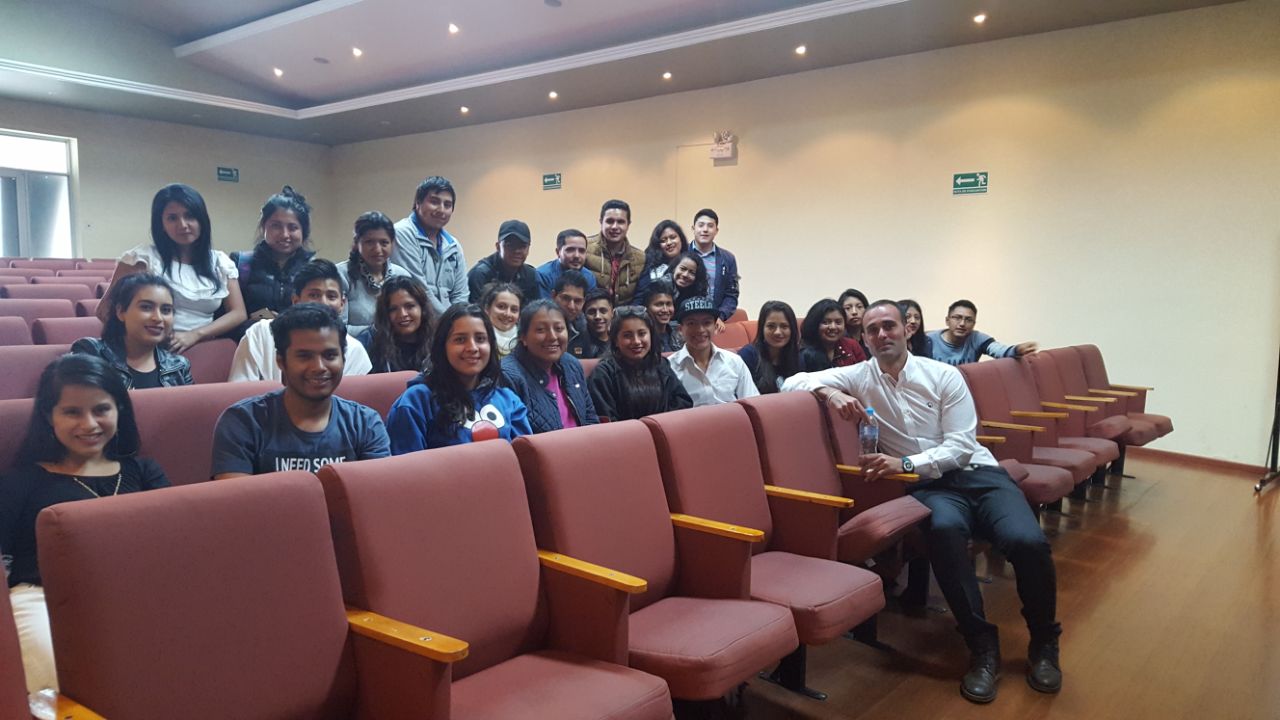 Encuentro con estudiantes durante la visita académica a ESPOCH · Riobamba, 2017. Archivo publicado en la crónica de la visita.